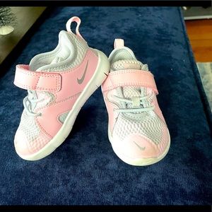 Toddler Girls Nike Sneaker!!!! Will accept best offers…
